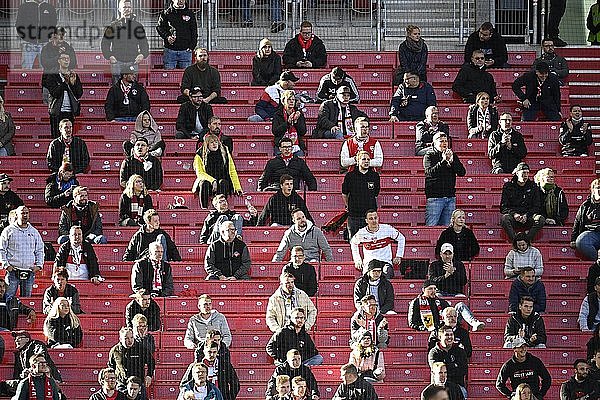 Umsetzung DFL Hygienekonzept  Fans  Zuschauer in der Bundesliga sitzen auf Abstand  VfB Stuttgart  Mercedes-Benz Arena  Corona-Krise  Stuttgart  Baden-Württemberg  Deutschland  Europa