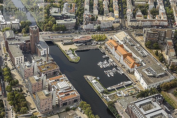 Teltowkanal mit Tempelhofer Hafen und Ullsteinhaus  Berlin  Deutschland  Europa