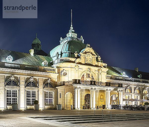 Kaiserpalais  erbaut 1908 als Neues Kurhaus mit Lesesaal  Gesellschaftsräumen  Restaurant  Billardzimmer  Konzertsaal  Kurpark  Bad Oeynhausen  Ostwestfalen  Nordrhein-Westfalen  Deutschland  Europa