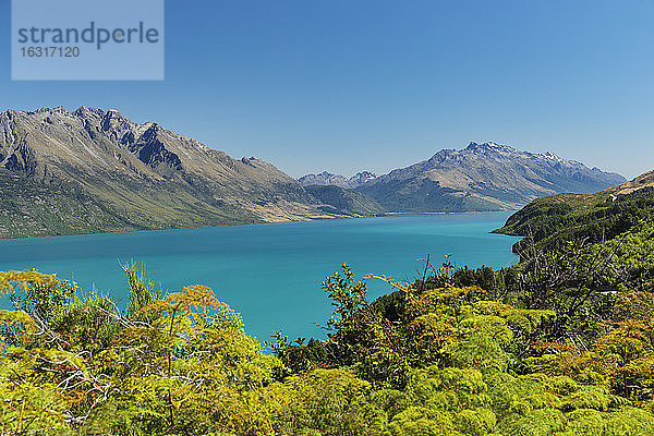 Blick über den Wakatipu-See auf die Thomson-Berge  Queenstown  Otago  Südinsel  Neuseeland  Pazifik