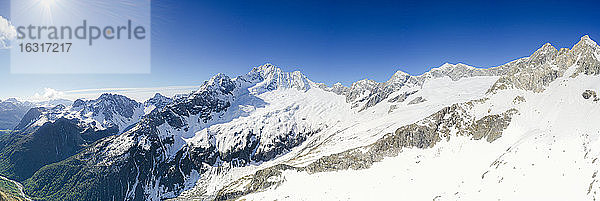 Panorama des schneebedeckten Monte Disgrazia  Luftaufnahme  Valmalenco  Valtellina  Provinz Sondrio  Lombardei  Italien  Europa