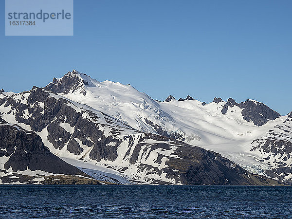 Schneebedeckte Berge in der Bucht von König Haakon  Südgeorgien  Polarregionen