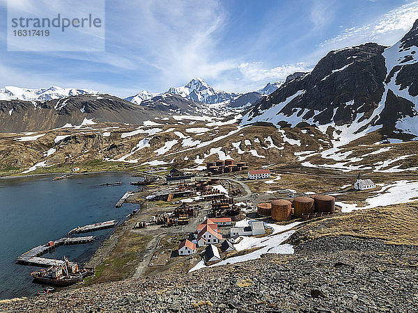 Blick auf die verlassene norwegische Walfangstation in Grytviken  in der Ost-Cumberland-Bucht  Südgeorgien  Polarregionen
