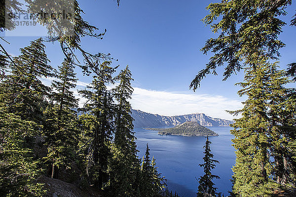 Zaubererinsel im Kratersee  dem tiefsten See der Vereinigten Staaten  Crater Lake National Park  Oregon  Vereinigte Staaten von Amerika  Nordamerika