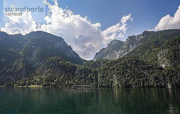 Passagierboot auf Königssee  Schönau am Königssee  Nationalpark  Berchtesgadener Land  Oberbayern  Bayern  Deutschland  Europa