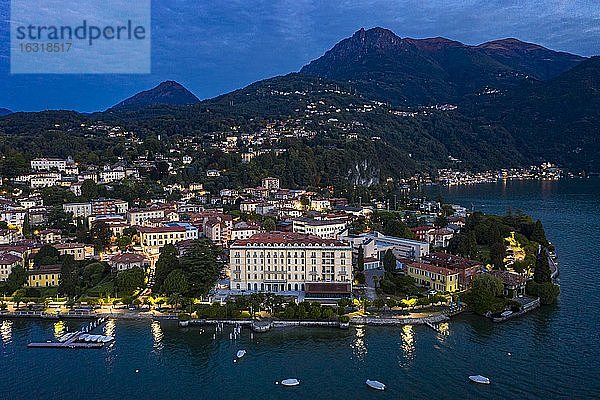 Luftaufnahme  Menaggio am morgen  Comer See  Lago di Como  Provinz Como  Lombardei  Italien  Europa