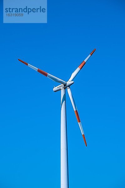 Windräder  Windkraftanlage an der Raststätte Sazgitterhüttenblick Süd  Sazgitter  Niedersachsen  Deutschland  Europa