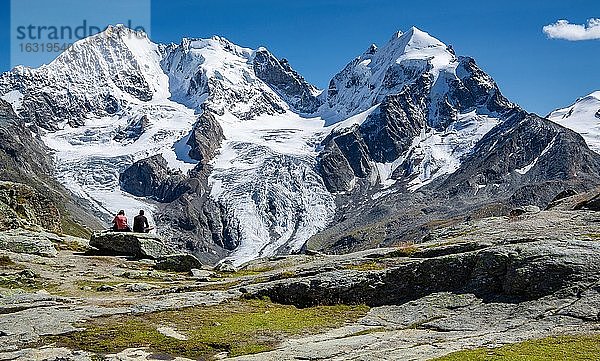 Aussichtspunkt auf Fuorcla Surlej mit Piz Bernina und Piz Roseg  Silvaplana  Berninaalpen  Oberengadin  Engadin  Graubünden  Schweiz  Europa