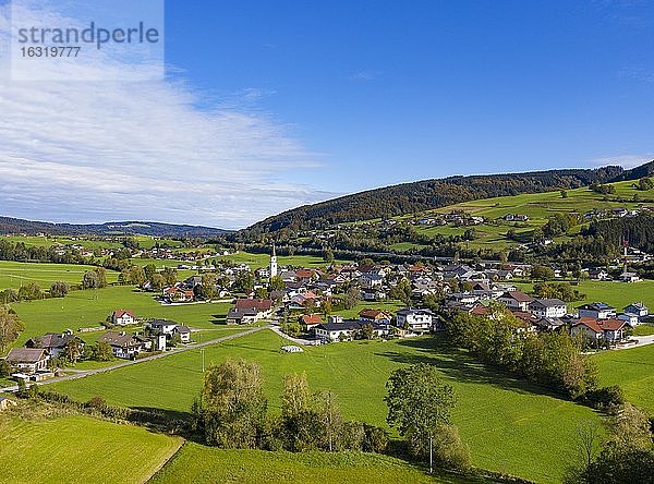 Drohnenaufnahme  Oberwang  Salzkammergut  Oberösterreich  Österreich  Europa