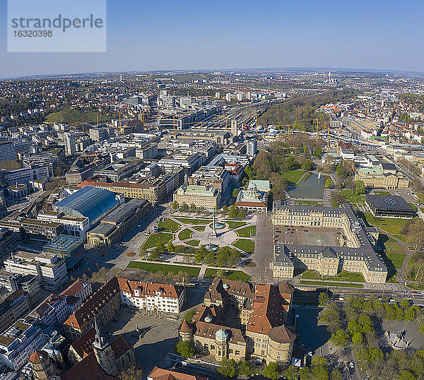 Luftaufnahme sonniges Stuttgarter Stadtbild  Baden Württemberg  Deutschland