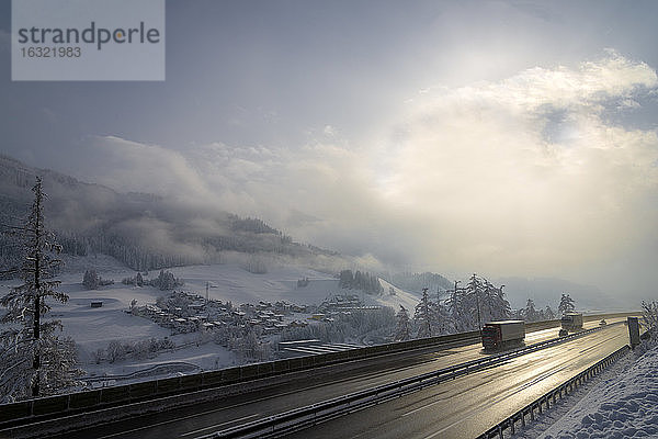 Österreich  Tirol  Wipptal  Brennerautobahn im Winter