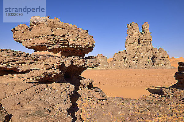 Afrika  Algerien  Sahara  Tassili N'Ajjer National Park  Tadrart  Felsentürme in Moul Naga