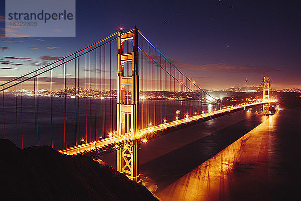 USA  San Francisco  Golden Gate Bridge in den Abendstunden