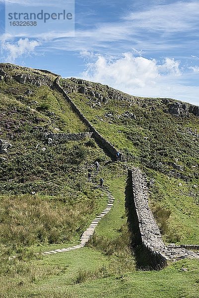 UK  Northumberland  Haltwhistle  Wanderweg neben dem Hadrianswall