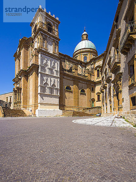 Italien  Sizilien  Provinz Enna  Piazza Armerina  Kathedrale Maria Santissima Assunta an der Piazza Duomo