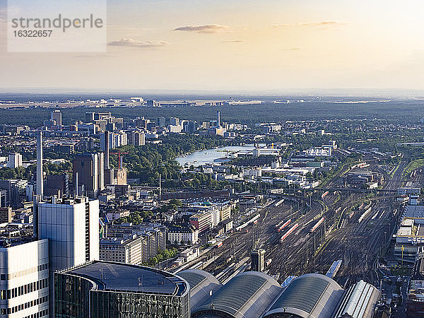Deutschland  Frankfurt  Blick von oben auf den Hauptbahnhof
