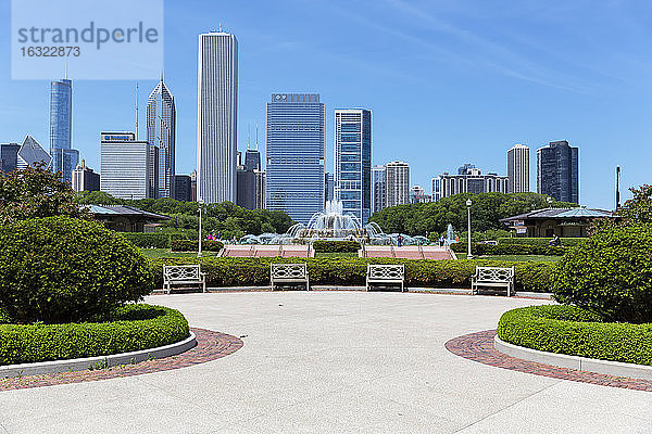 USA  Illinois  Chicago  Millennium Park mit Buckingham-Brunnen