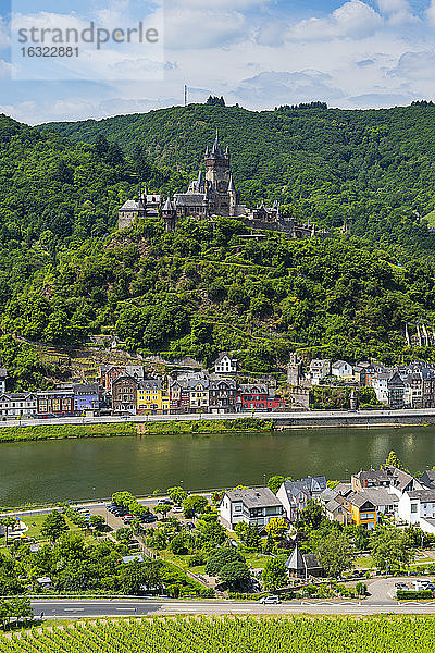 Deutschland  Rheinland-Pfalz  Moseltal  Blick auf Cochem mit seiner Burg