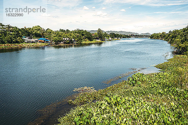 Thailand  Kanchanaburi  Blick auf den Fluss Kwai