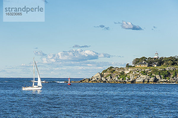 Australien  New South Wales  Sydney  Hornby-Leuchtturm  Segelboot