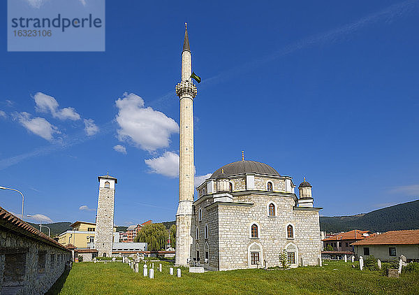 Montenegro  Pljevlja  Husein-Pasa-Moschee und Uhrenturm