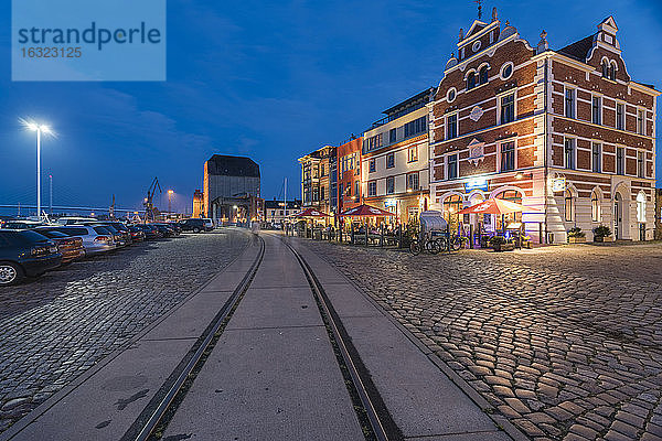 Deutschland  Mecklenburg-Vorpommern  Stralsund  Hafenstraße  Häuser am Hafen