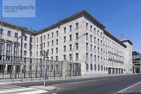 Deutschland  Berlin  Blick auf das Bundesfinanzministerium in der Wilhelmstraße