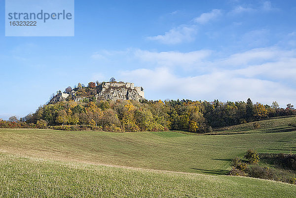 Deutschland  Baden-Württemberg  Landkreis Konstanz  Festung Hohentwiel im Herbst