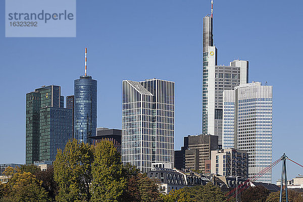 Deutschland  Hessen  Frankfurt am Main  Skyline  Maintower  Taunusturm  Commerzbank Tower