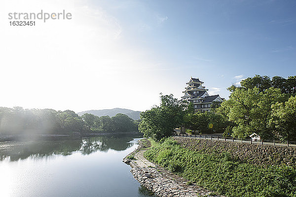 Japan  Okayama  Blick auf die Burg Okayama