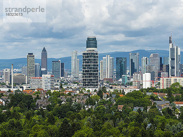Deutschland  Frankfurt  Skyline mit neuem Henninger-Turm
