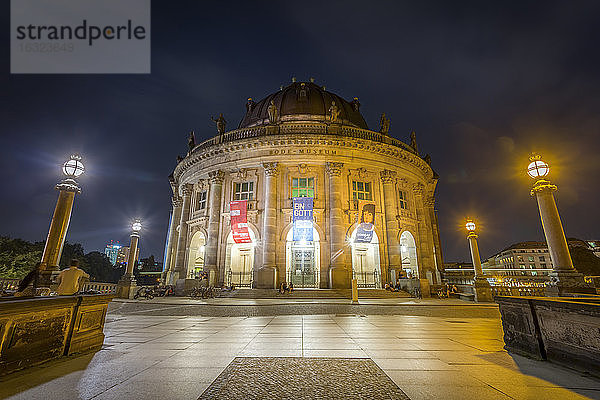 Deutschland  Berlin  Das Bode-Museum bei Nacht