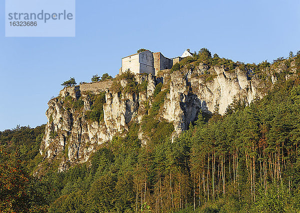 Deutschland  Bayern  Altmühltal  Burgruine und Schloss Arnsberg