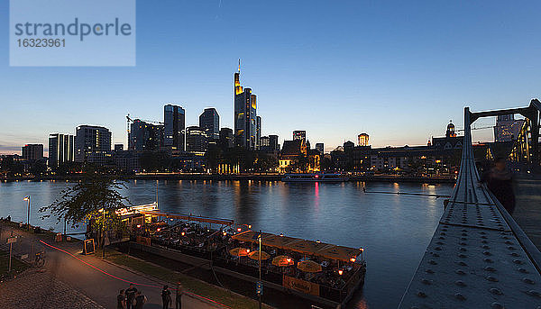 Deutschland  Frankfurt  Skyline am Abend