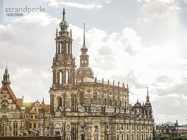 Deutschland  Sachsen  Dresden  Dresdner Kathedrale und Augustusbrücke