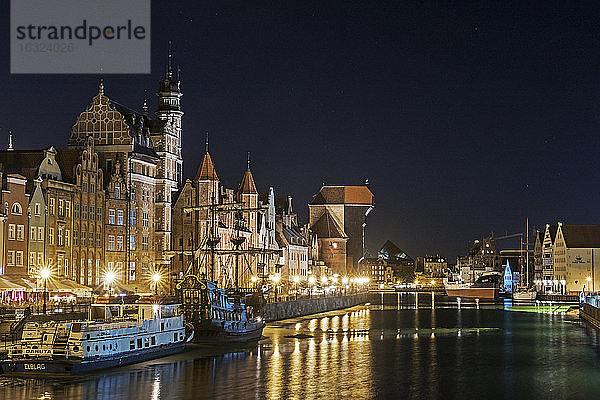 Polen  Danzig  Altstadt und Motlawa-Fluss bei Nacht