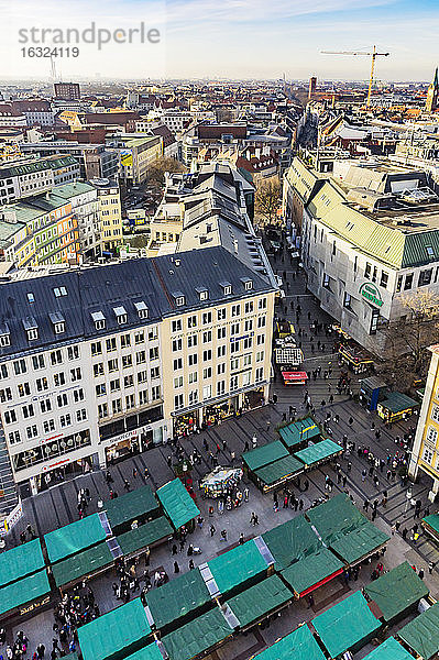 Deutschland  München  Blick von oben auf den Viktualienmarkt