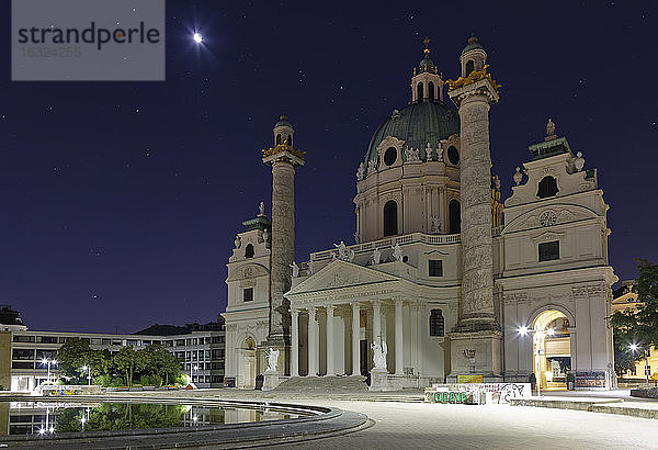 Österreich  Wien  Blick auf St. Charles Borromeo bei Nacht