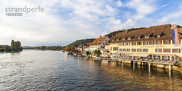 Schweiz  Kanton Schaffhausen  Stein am Rhein  Bodensee  Rhein  Altstadt  Hotel Restaurant Rheinfels