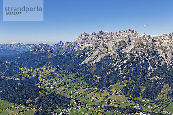 Österreich  Steiermark  Liezen  Luftbild mit Dachstein