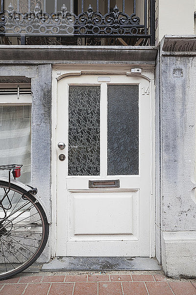 Belgien  Flandern  Blankenberge  Eingangstür eines alten Hauses