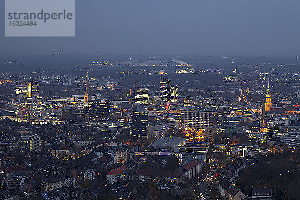 Deutschland  Dortmund  Blick vom Fernsehturm auf das Stadtzentrum