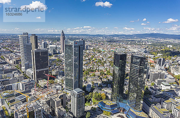 Deutschland  Frankfurt  Blick auf die Stadt mit Finanzviertel vom Maintower