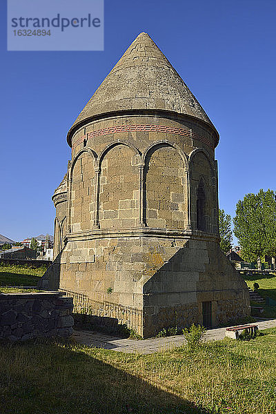 Türkei  Ostanatolien  Erzurum  historisches Grabmal des Emir Saltuk Türbesi