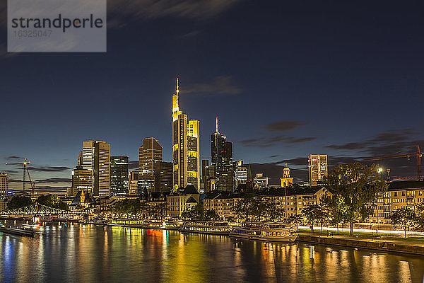 Deutschland  Hessen  Frankfurt  Finanzviertel am Abend