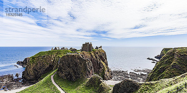 Schottland  Aberdeenshire  Ruinen von Dunnotar Castle am Meer