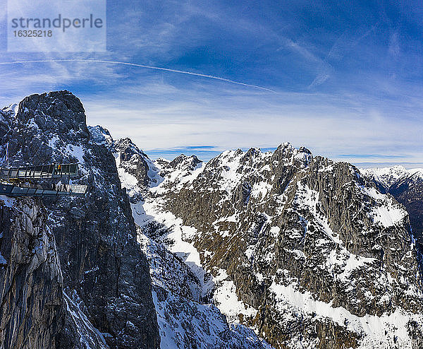 Deutschland  Bayern  Mittenwald  Wettersteingebirge  Alpspitze  Bergstation mit Aussichtsplattform AlpspiX