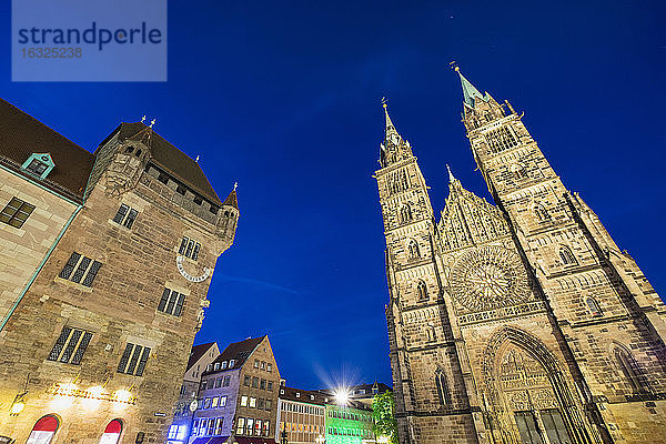 Deutschland  Nürnberg  Blick auf Nassauer Haus und St. Lorenz Kirche