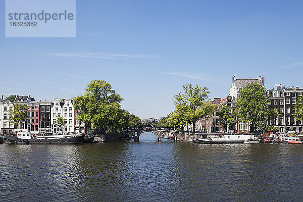 Niederlande  Grafschaft Holland  Amsterdam  Keizersgracht  Brücke  Fluss Amstel