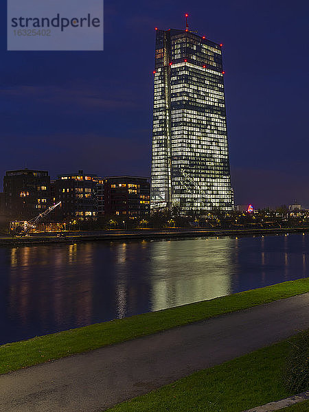 Deutschland  Frankfurt  Main mit EZB-Turm und neuem Campus